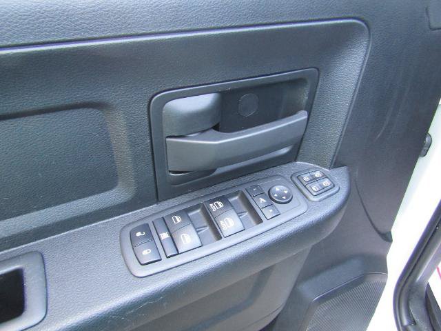 Used 2024 RAM 3500 Tradesman w/ Chrome Appearance Group AWD/4WD image 17