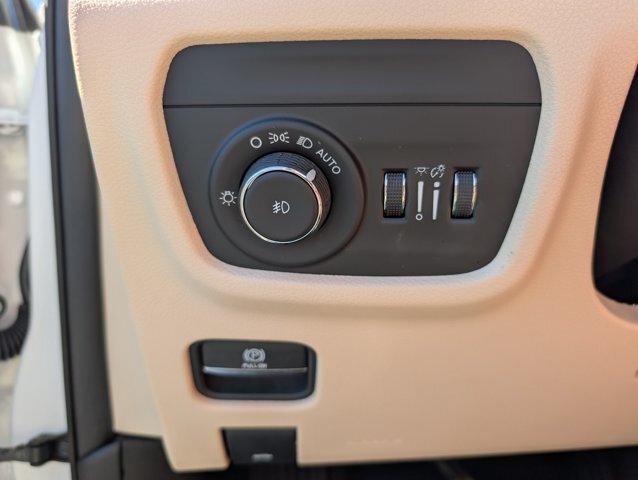 Used 2023 Jeep Grand Cherokee Limited w/ Black Appearance Package RWD image 21