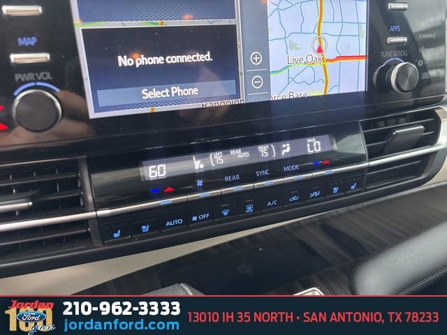 Used 2024 Toyota Sienna Platinum FWD image 18