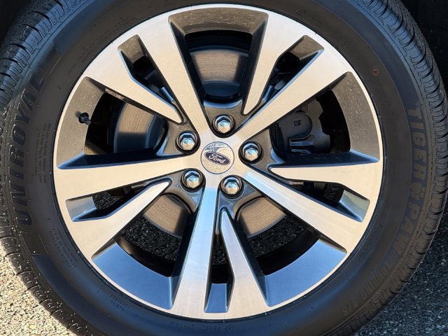 Certified 2020 Ford Explorer Platinum w/ Premium Technology Package AWD/4WD image 16