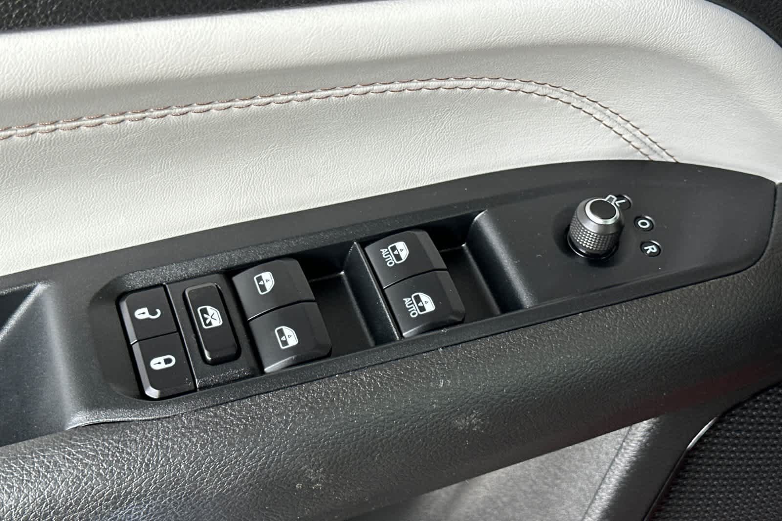 Used 2025 Jeep Compass Limited AWD/4WD image 13