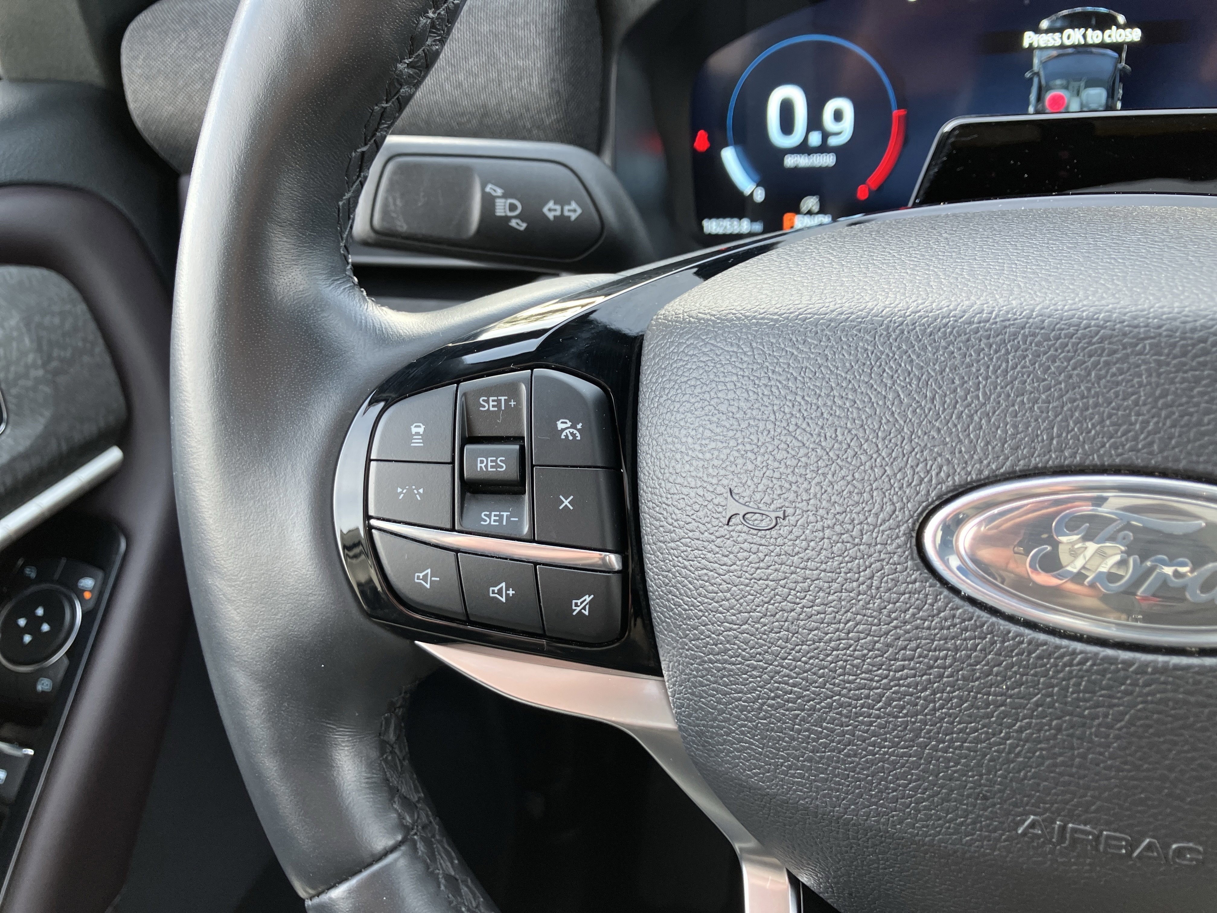 Certified 2025 Ford Explorer Platinum w/ LUX Leather Package image 39