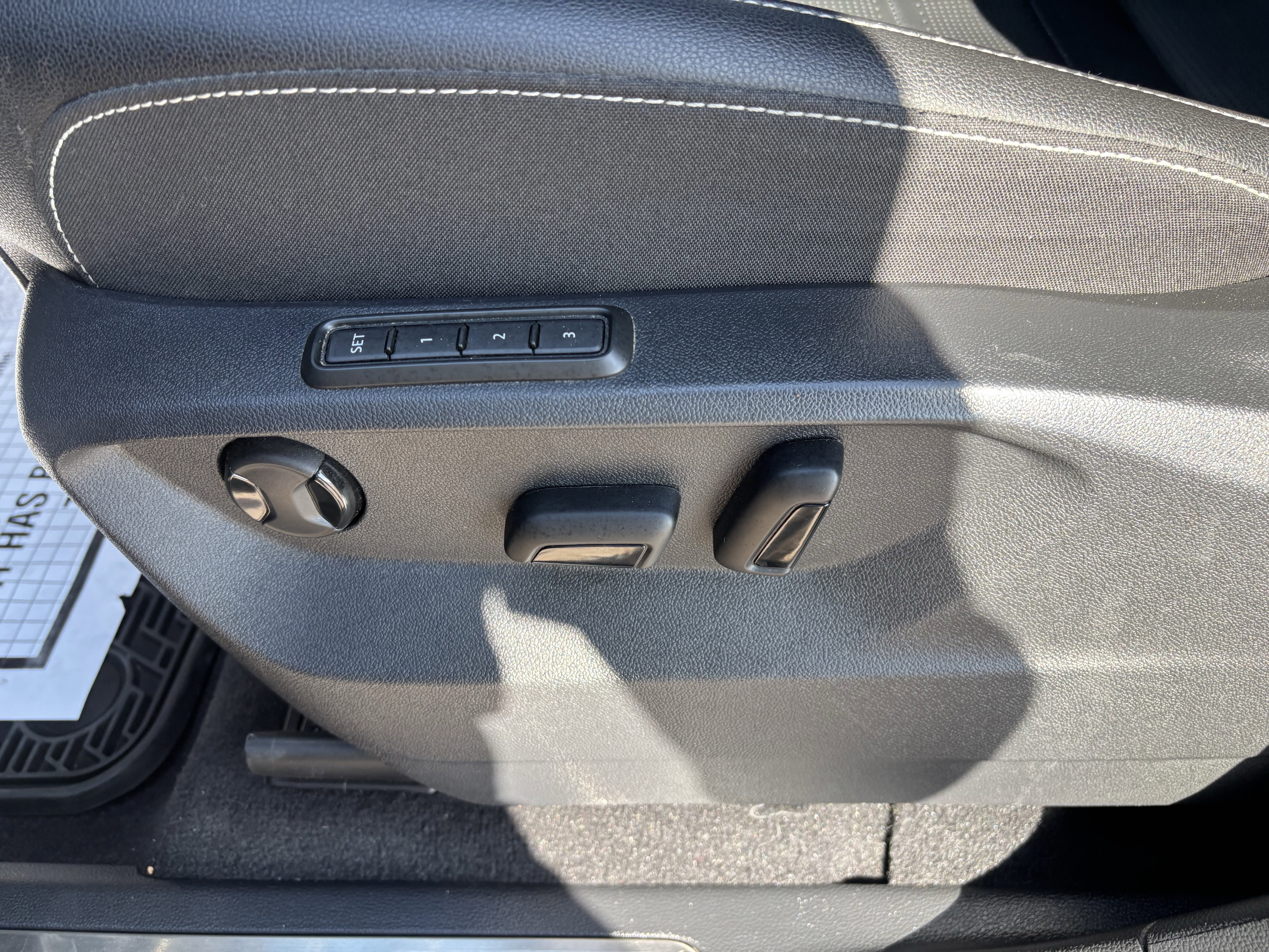 Used 2025 Volkswagen Atlas Cross Sport SEL R-Line image 13