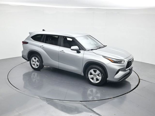 Used 2024 Toyota Highlander LE image 41