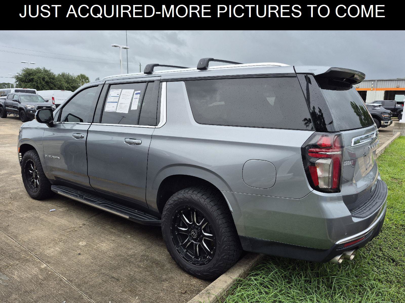 Used 2023 Chevrolet Suburban Premier AWD/4WD image 4