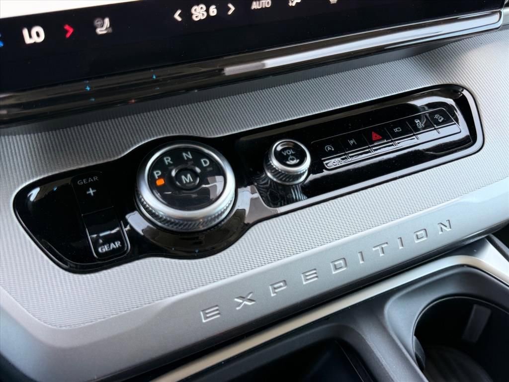 Certified 2025 Ford Expedition Active AWD/4WD image 19