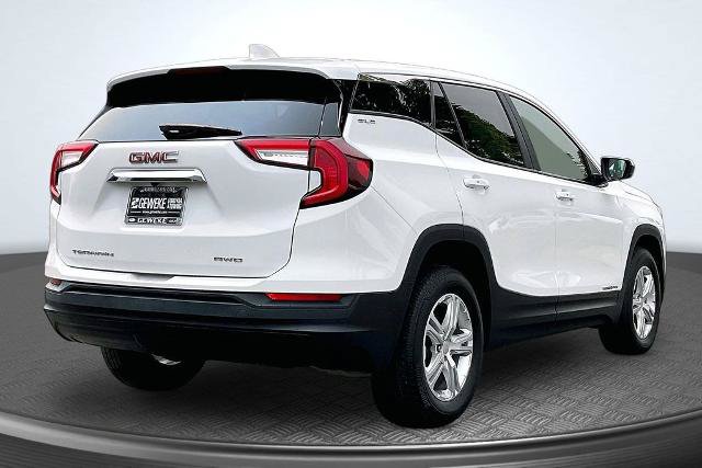 Used 2024 GMC Terrain SLE AWD/4WD image 2
