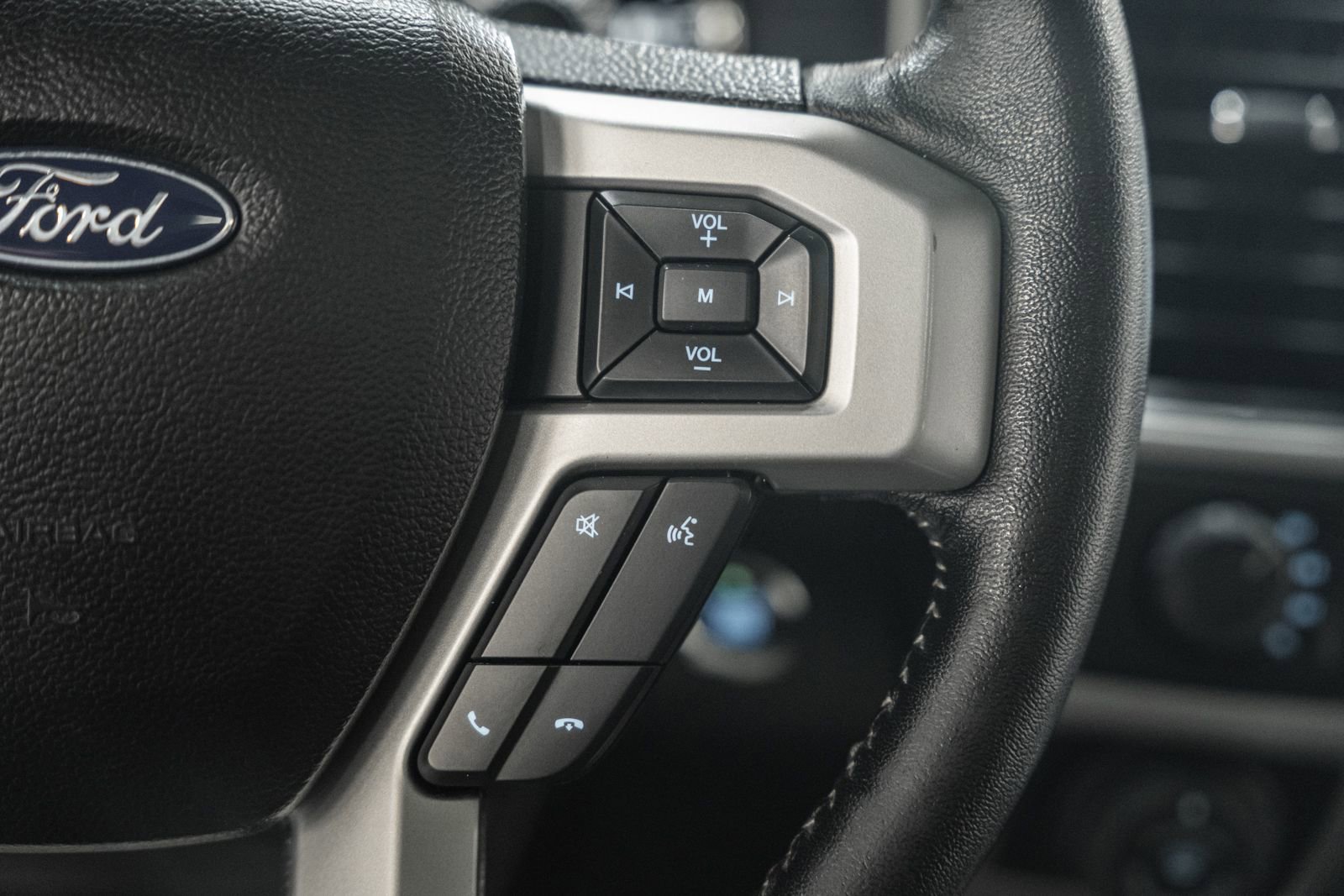 Certified 2019 Ford F150 Lariat w/ Equipment Group 502A Luxury image 35