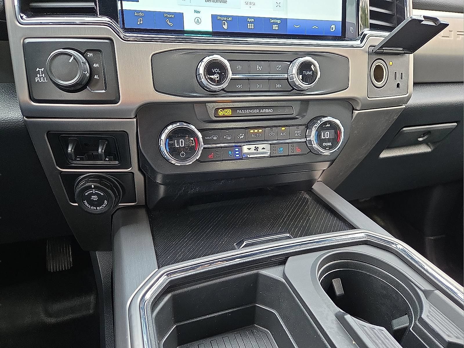Certified 2022 Ford F250 Platinum w/ FX4 Off-Road Package AWD/4WD image 18