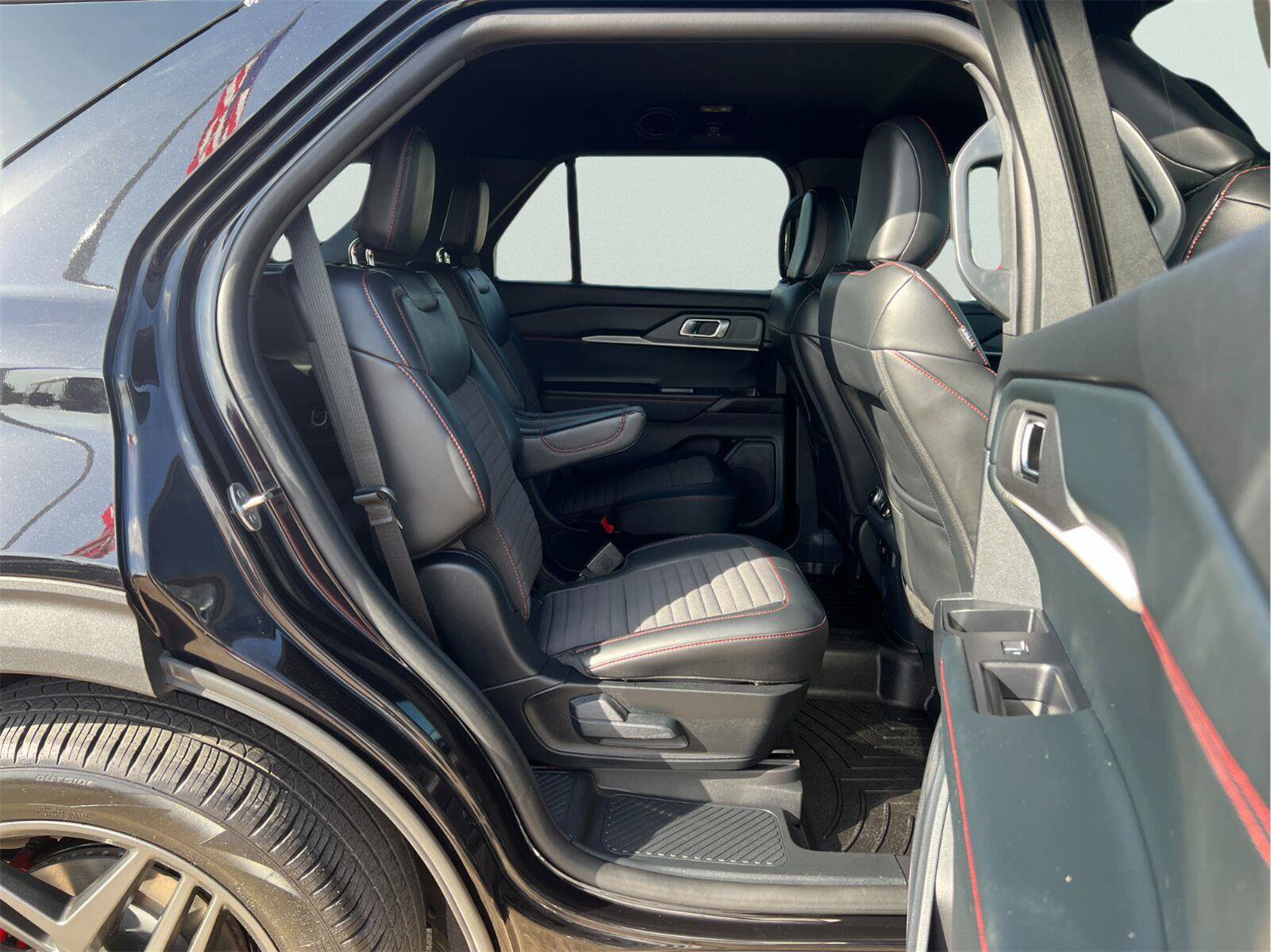Certified 2026 Ford Explorer ST-Line w/ ST-Line Street Pack RWD image 29