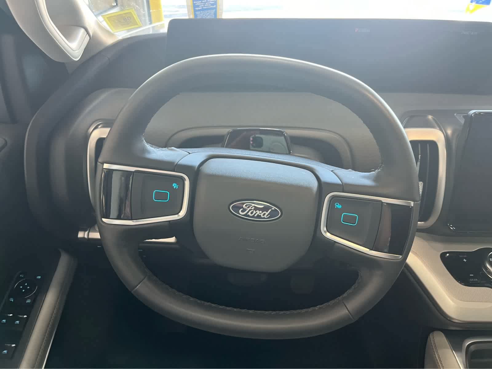 Certified 2025 Ford Expedition Active AWD/4WD image 9