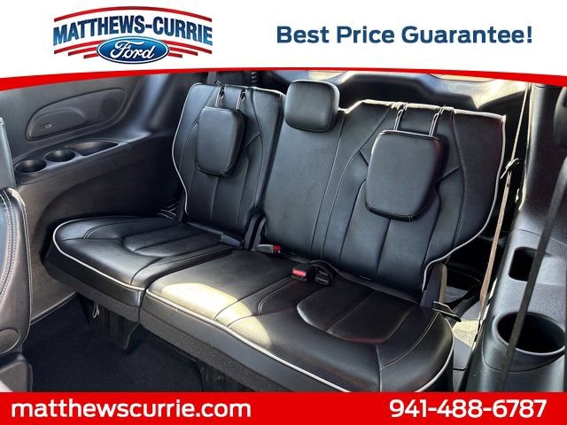 Used 2025 Chrysler Pacifica Limited image 13