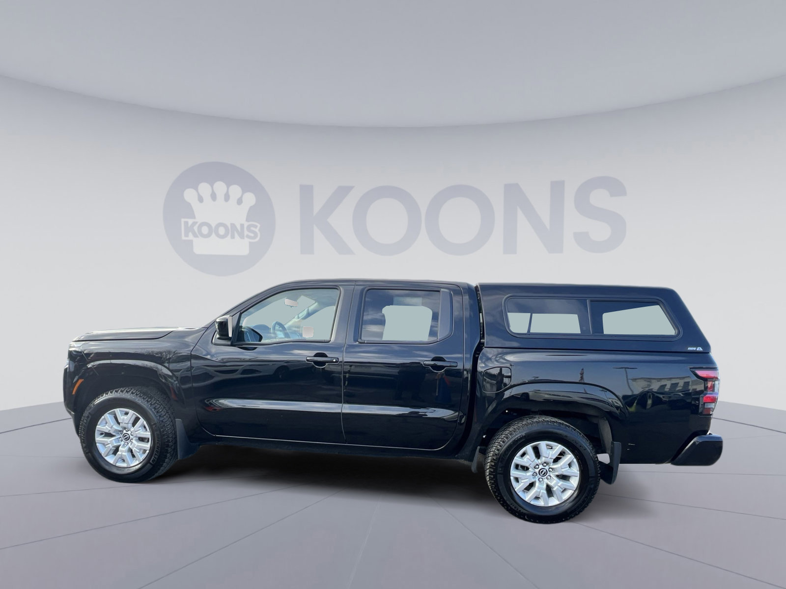 Used 2022 Nissan Frontier SV image 2