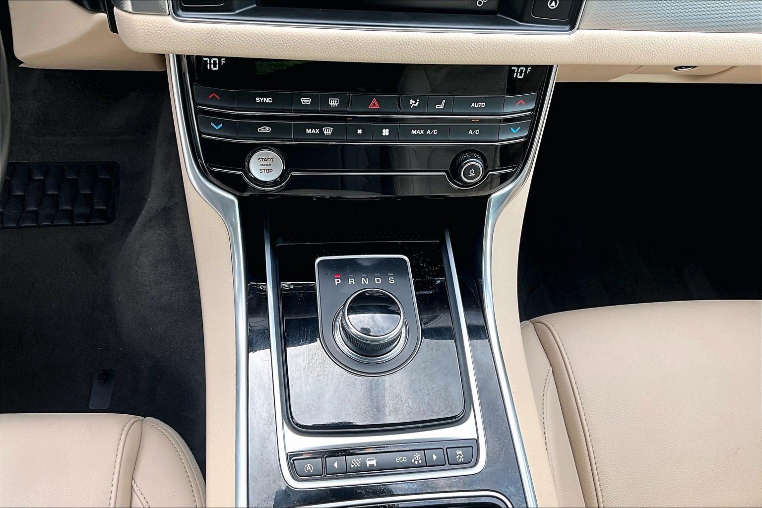 Used 2017 Jaguar XF Premium AWD/4WD image 26