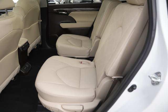 Used 2022 Toyota Highlander Platinum image 13