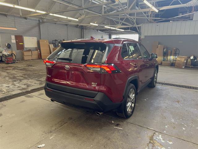 Used 2019 Toyota RAV4 XLE Premium w/ Cold Weather Package AWD/4WD image 5