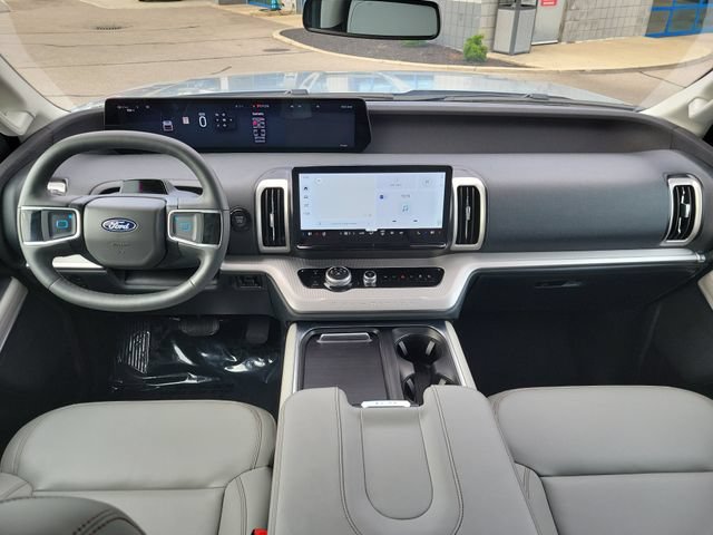 Certified 2025 Ford Expedition Active AWD/4WD image 10