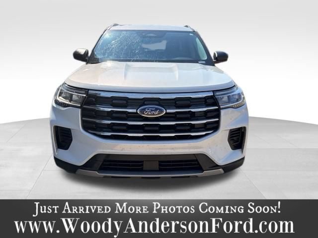 Certified 2025 Ford Explorer Active RWD image 3