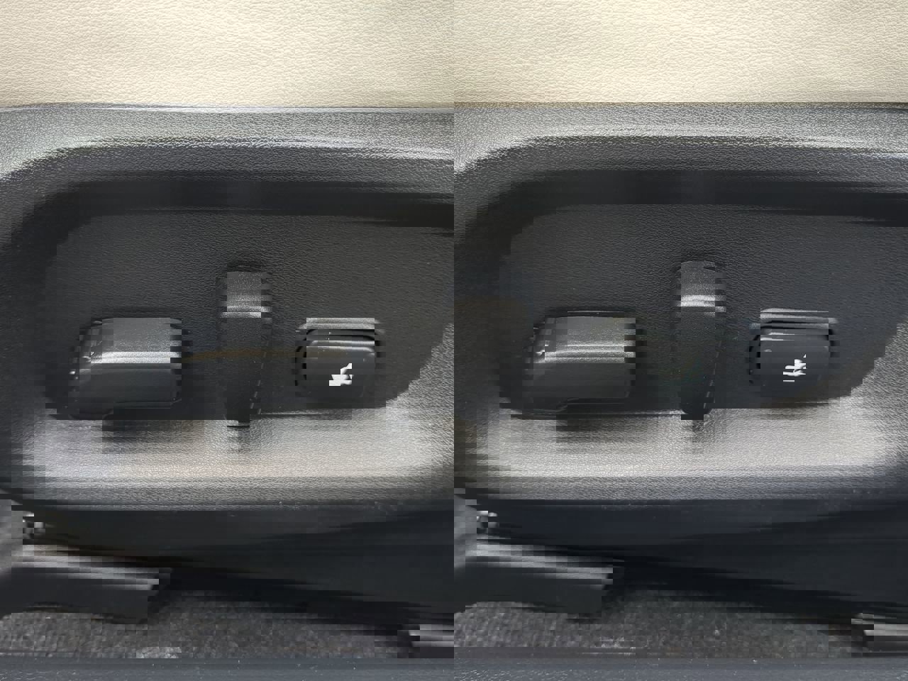 Used 2019 INFINITI Q60 3.0t Luxe w/ Essential Package image 29