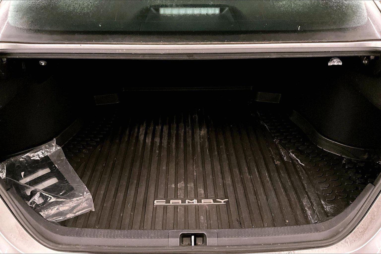 Used 2020 Toyota Camry LE image 33