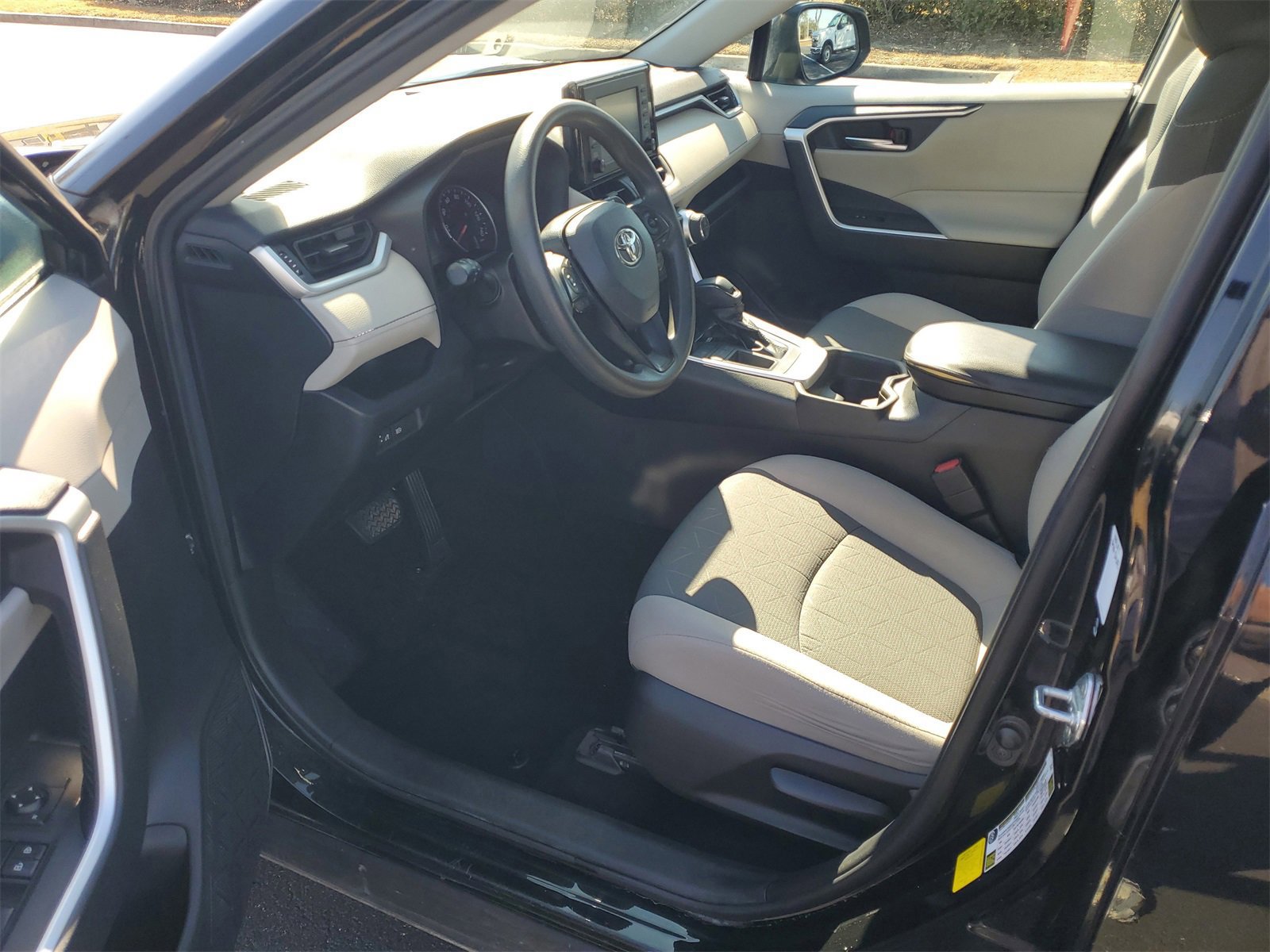 Used 2019 Toyota RAV4 XLE image 15