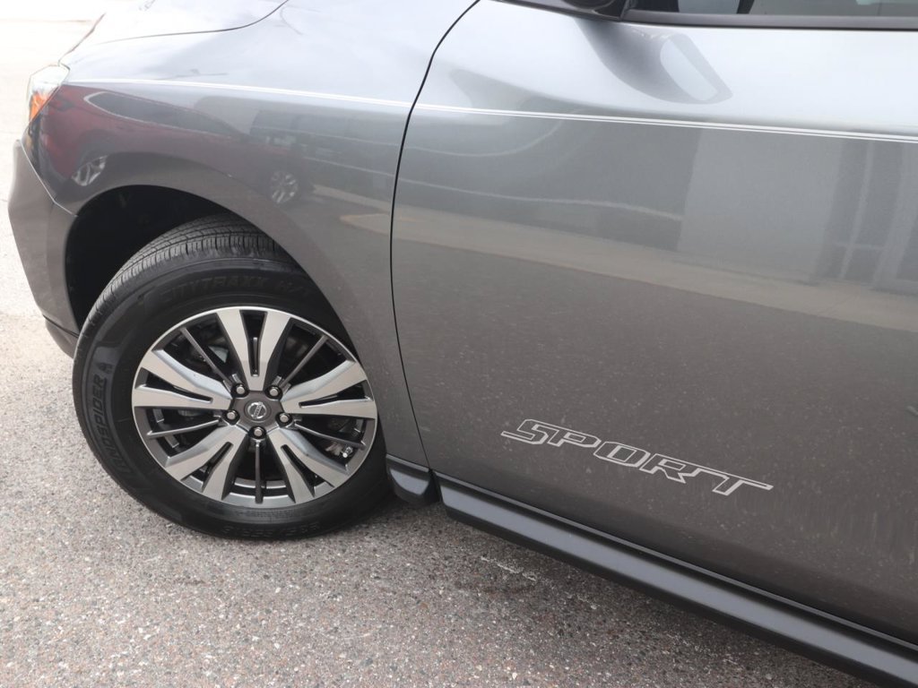 Used 2019 Nissan Pathfinder SV FWD image 3