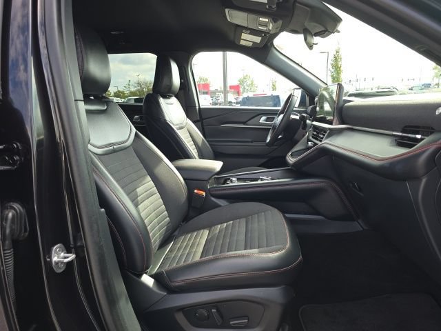 Certified 2025 Ford Explorer ST-Line w/ ST-Line Street Pack AWD/4WD image 19