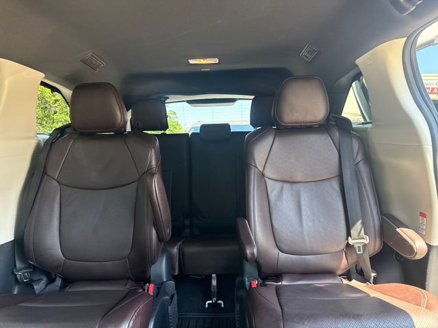 Used 2023 Toyota Sienna Platinum AWD/4WD image 26