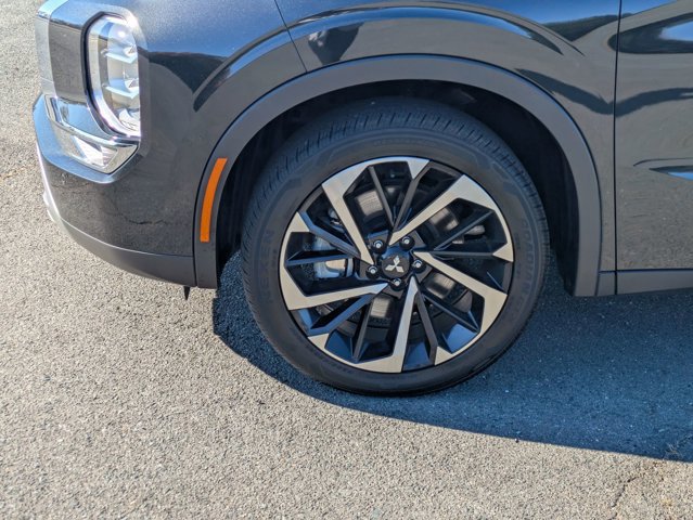 Used 2024 Mitsubishi Outlander SE Black Edition image 11