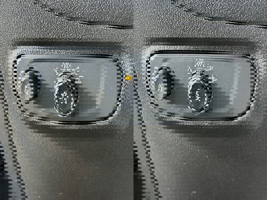 Used 2023 Chevrolet Equinox LT image 26