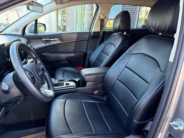 Used 2025 Kia Sportage LX AWD/4WD image 16