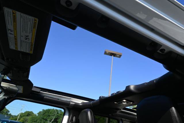 Used 2023 Jeep Wrangler Unlimited Sahara w/ Cold Weather Group AWD/4WD image 17