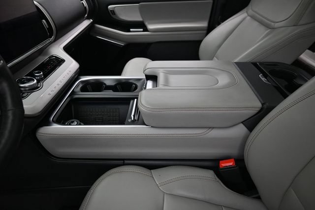 Certified 2025 Ford Expedition Active AWD/4WD image 28