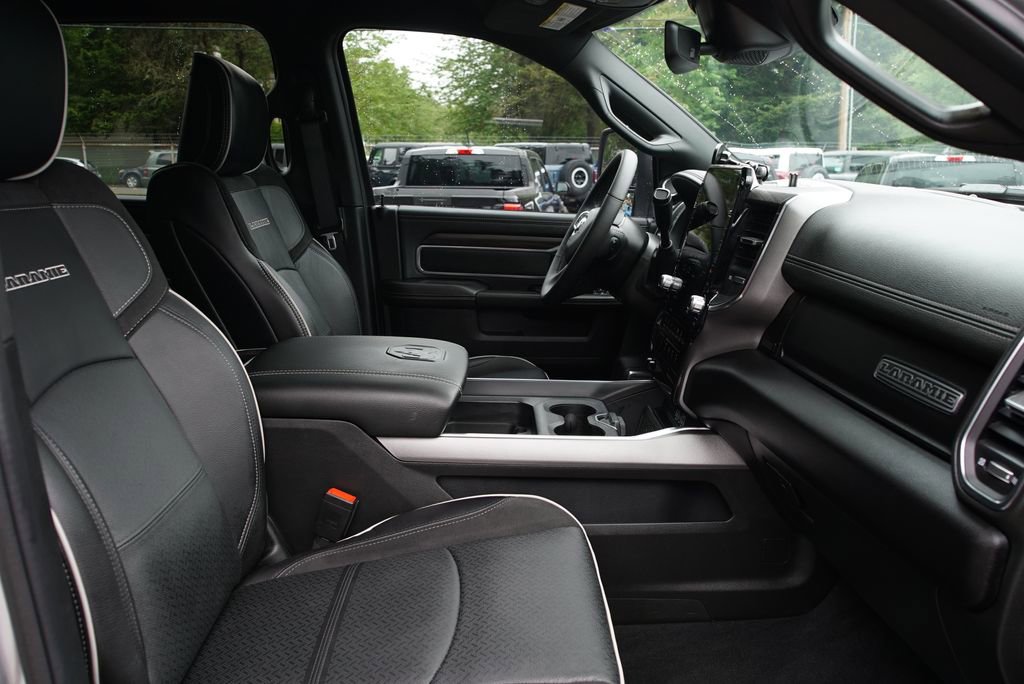 Used 2026 RAM 2500 Laramie AWD/4WD image 9