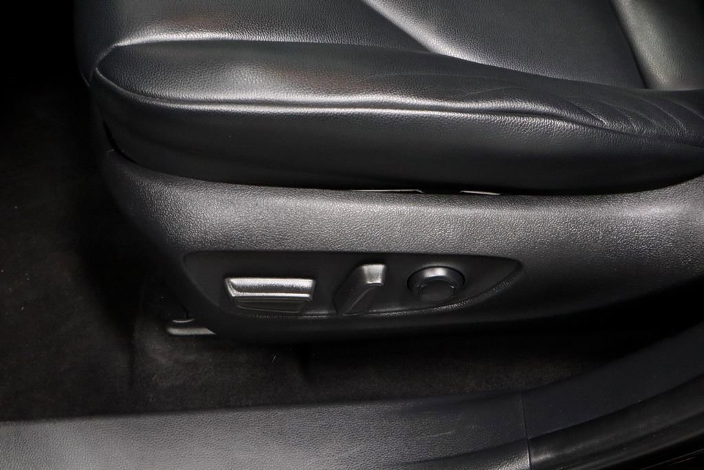 Used 2023 Toyota Highlander XLE AWD/4WD image 25