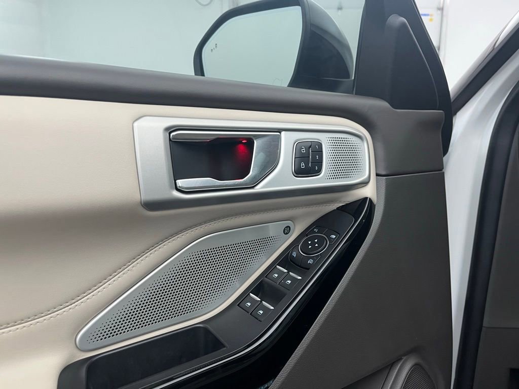 Certified 2022 Ford Explorer Platinum w/ Equipment Group 601A image 19