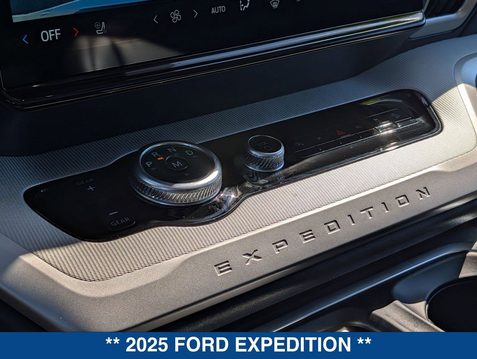 Certified 2025 Ford Expedition Active AWD/4WD image 36