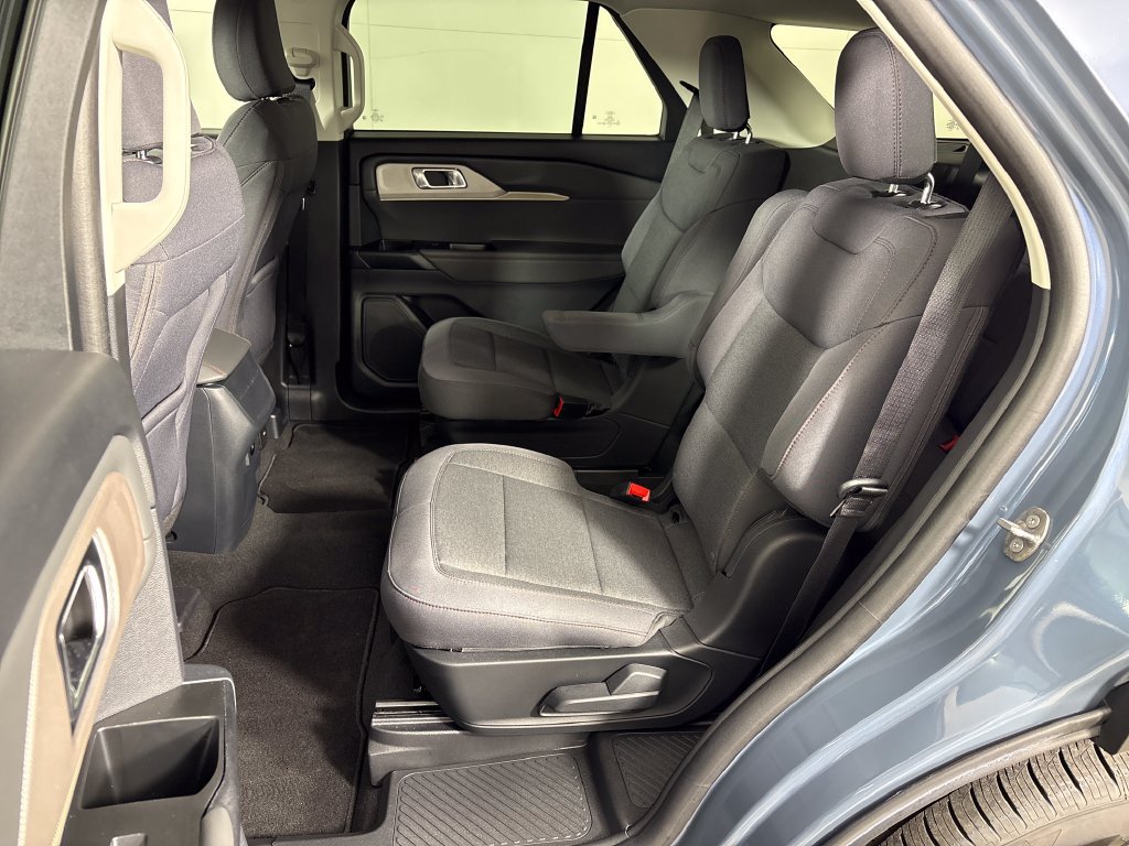 Certified 2025 Ford Explorer Active RWD image 31