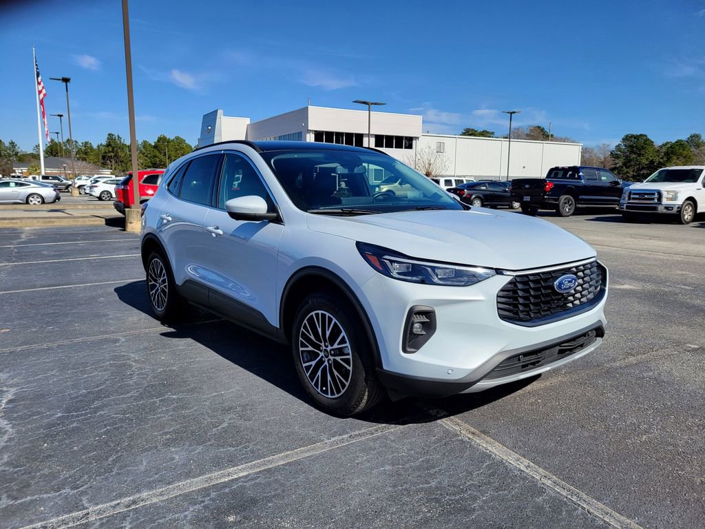 Certified 2025 Ford Escape SE w/ PHEV Premium Package image 8