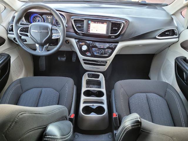 Used 2023 Chrysler Voyager LX FWD image 15