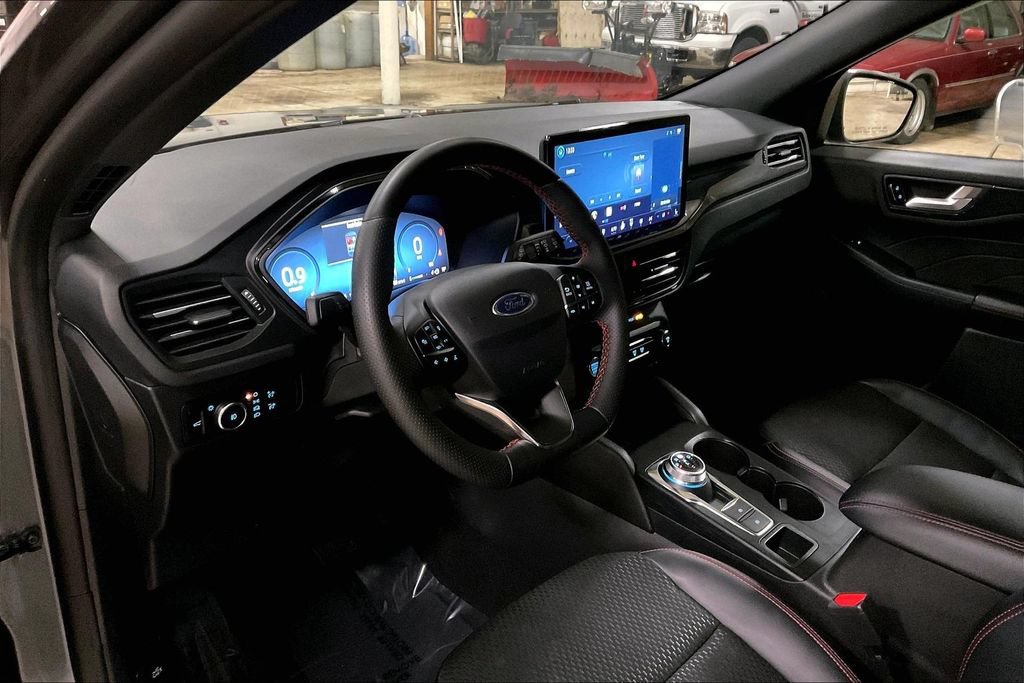 Certified 2025 Ford Escape ST-Line Elite AWD/4WD image 13