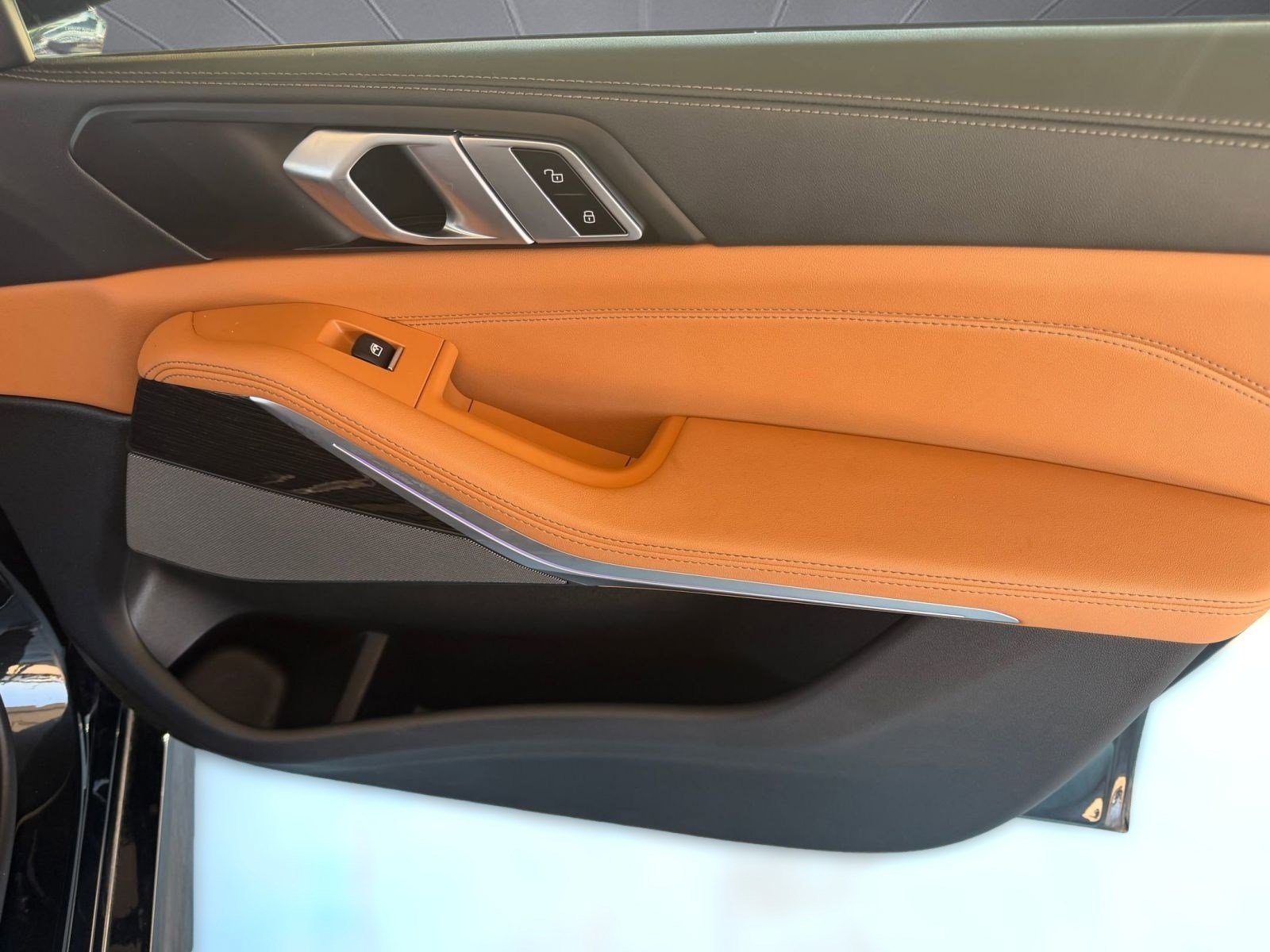 Used 2024 BMW X5 xDrive40i w/ M Sport Package image 20