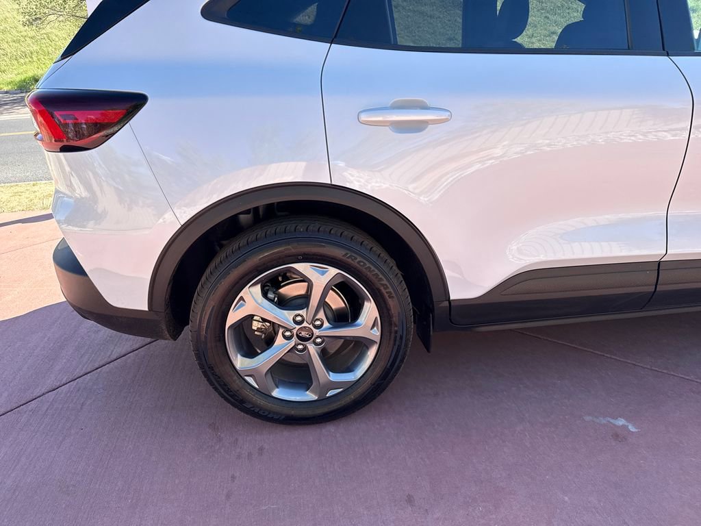 Certified 2025 Ford Escape ST-Line Select AWD/4WD image 29