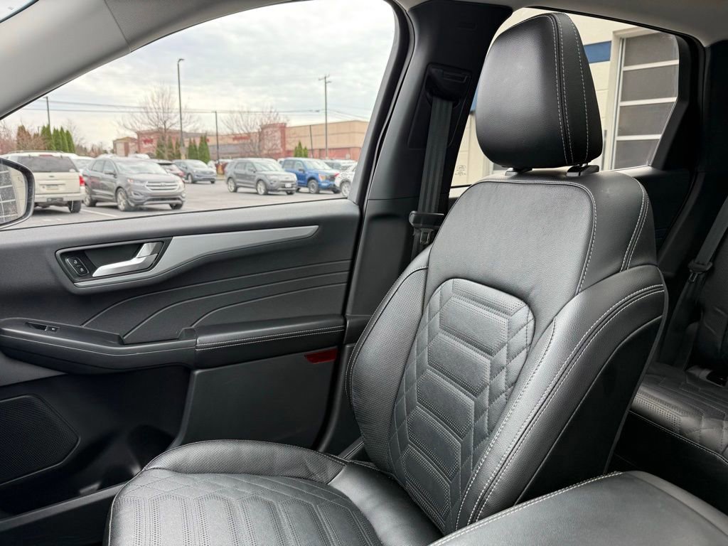 Certified 2023 Ford Escape Platinum w/ Premium Technology Package image 16