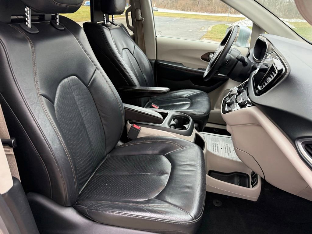 Used 2017 Chrysler Pacifica Touring-L Plus image 15