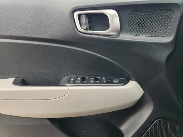 Used 2025 Hyundai Venue SEL FWD image 20