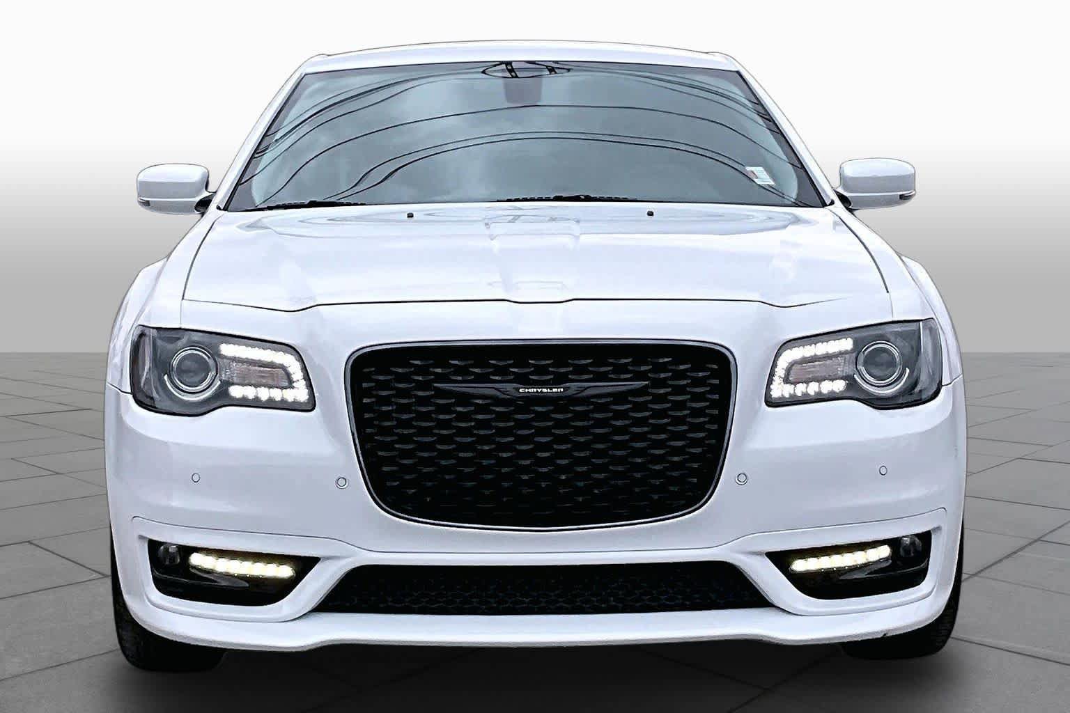 Used 2023 Chrysler 300 Touring L w/ Comfort Group RWD image 4