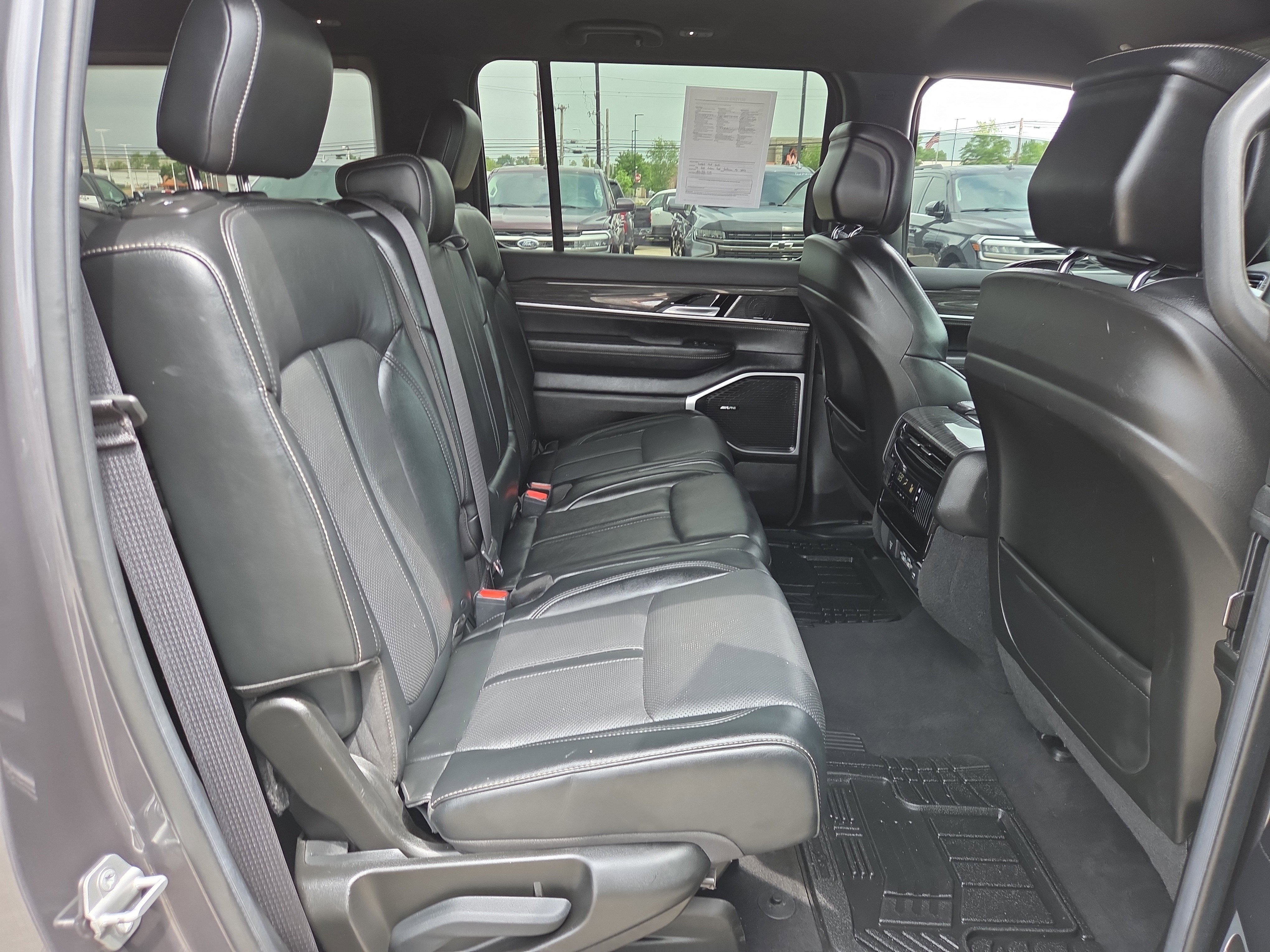 Used 2022 Jeep Wagoneer Series III AWD/4WD image 16