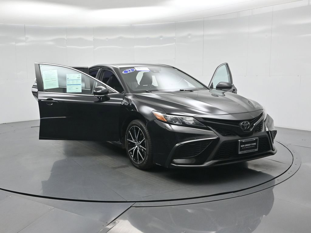 Used 2022 Toyota Camry SE image 31
