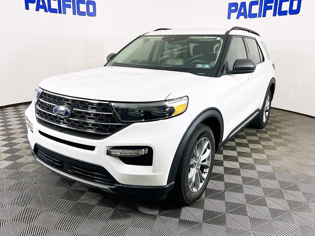 Certified 2023 Ford Explorer XLT w/ Equipment Group 202A AWD/4WD image 7